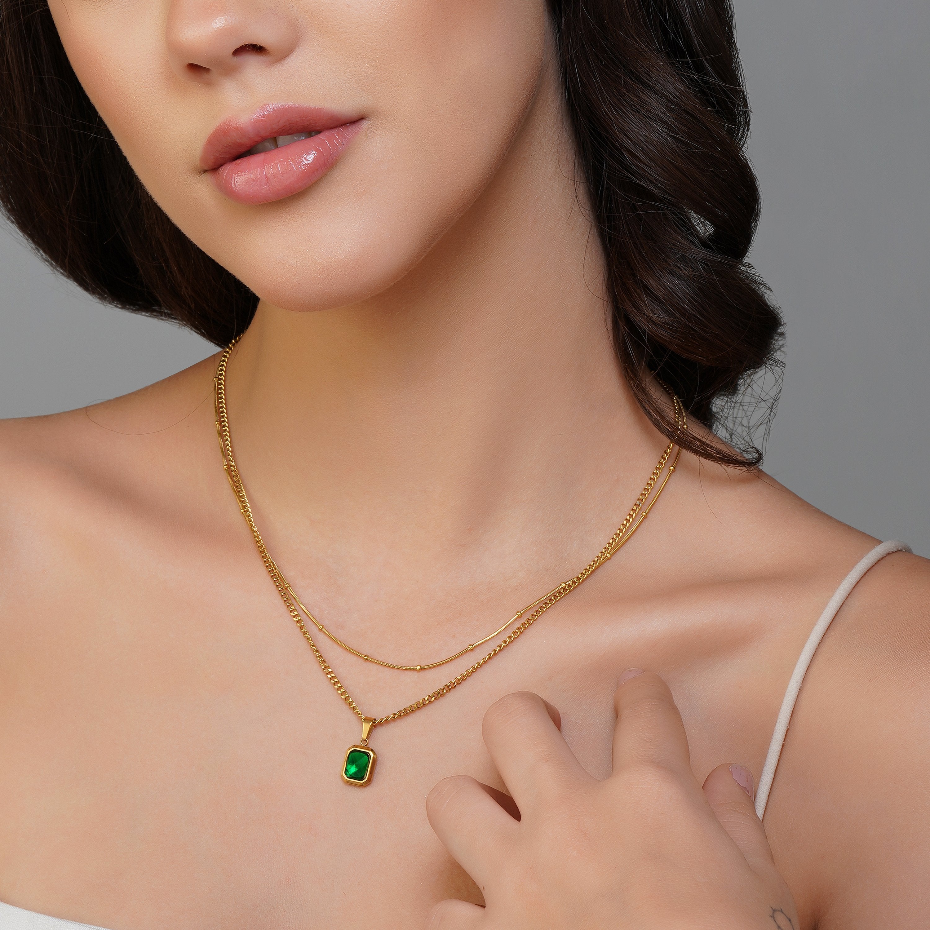 Green Stone Gold luxurious necklace