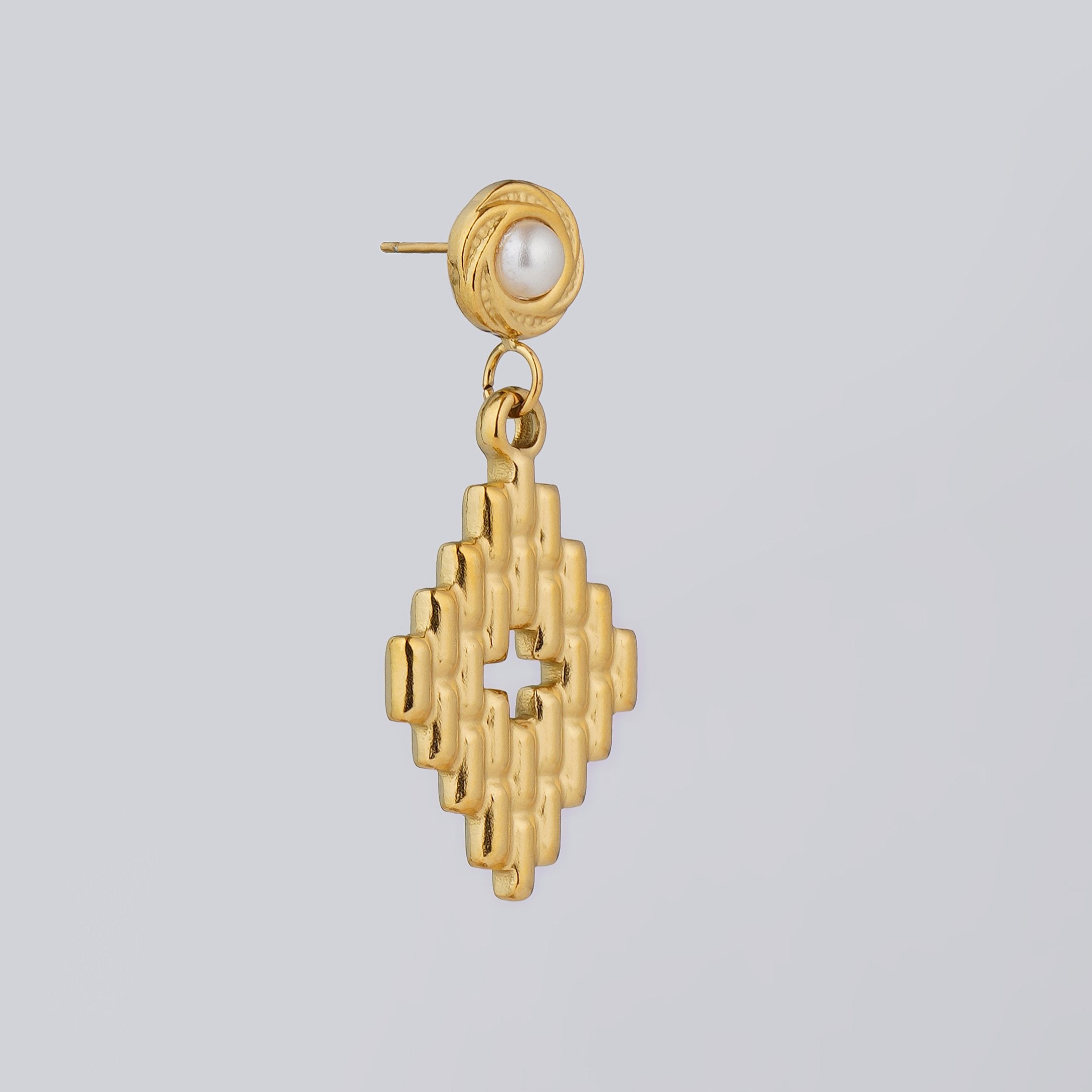 Gold Earrings with A Pearl.