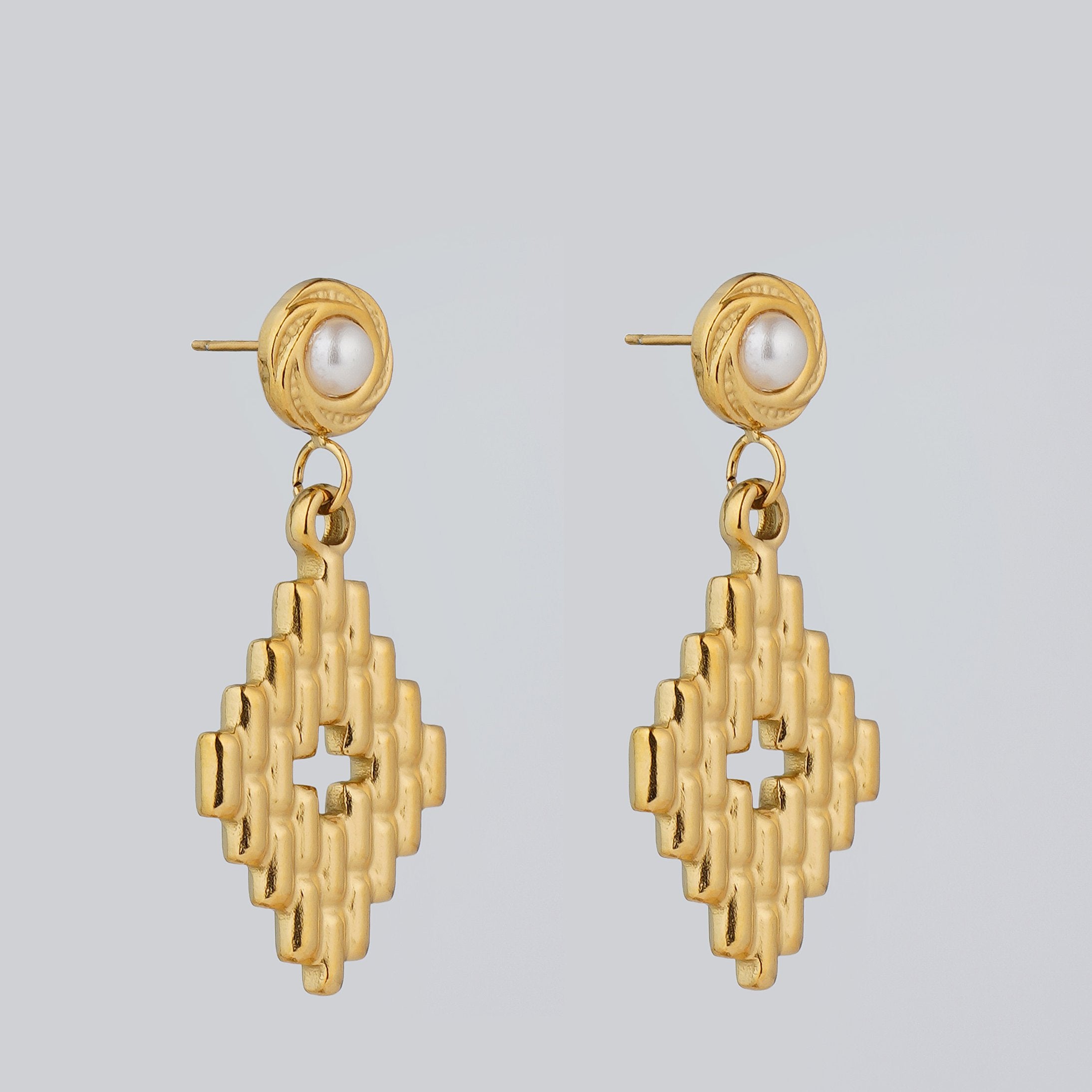 Gold Earrings with A Pearl.