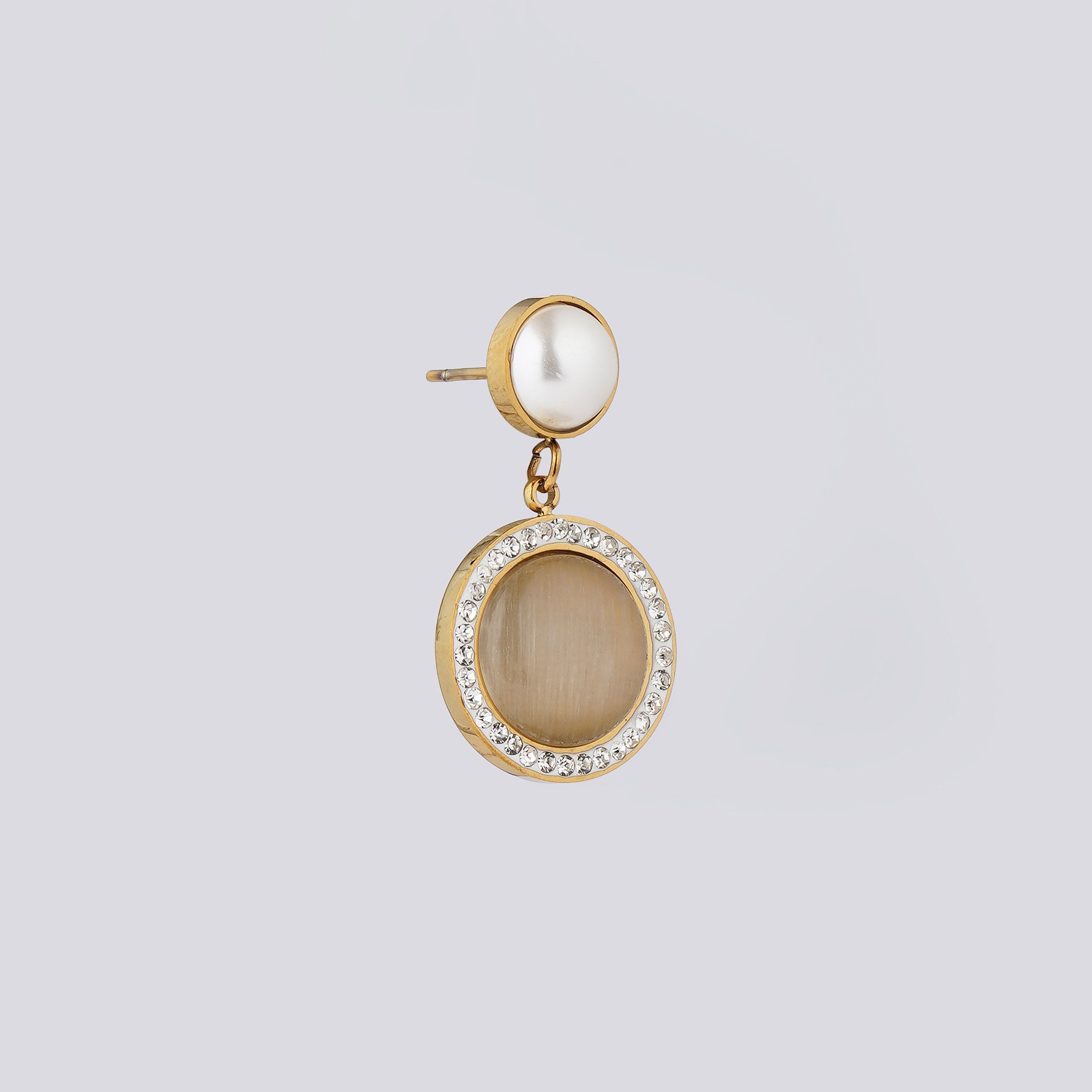 Gold Earring with A Pearl and Diamond