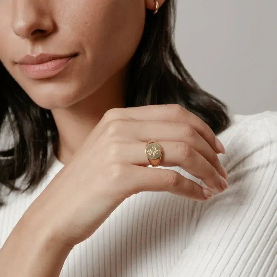 Rose Signet Ring in Gold